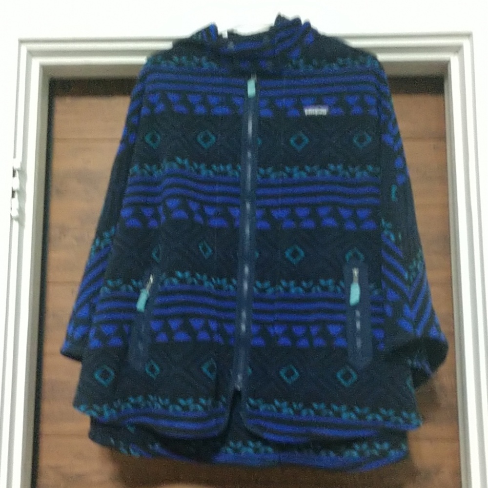 Patagonia hooded fleece poncho (M/L)